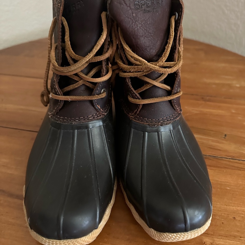 Women’s Sperry Dark Brown Duck Boots, size 7